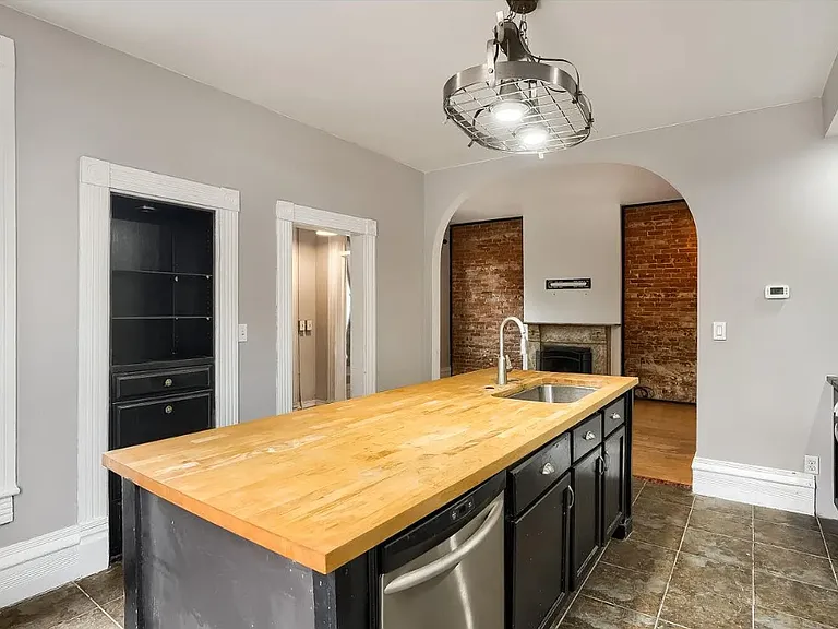 2929 Curtis St #A — Photo 4