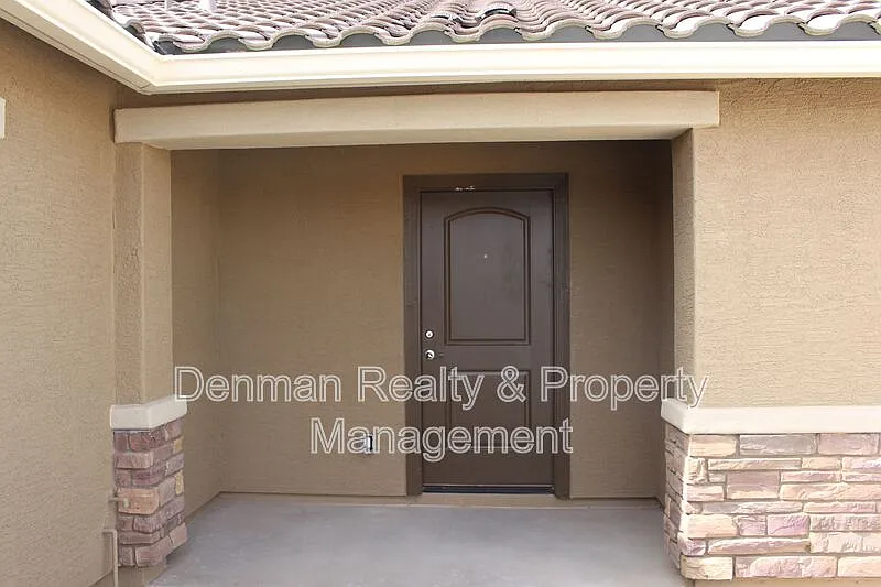 3 bed, 2.0 bath, 1560 sqft, $1,599 — Photo 2