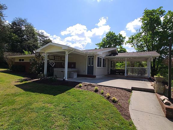 3rd image of 909 E Bullrun Valley Dr