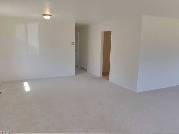 3rd image of 418 Steven Blvd
