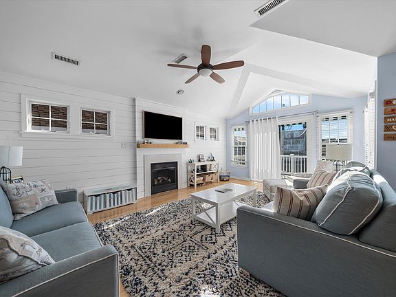 3rd image of 1708 Wesley Ave #2