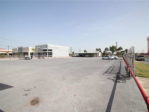 2nd image of 1202 W Expressway 83