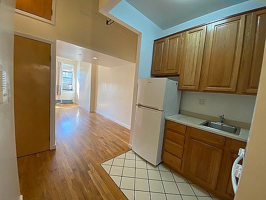 1st image of 304 Pleasant Ave #4SS