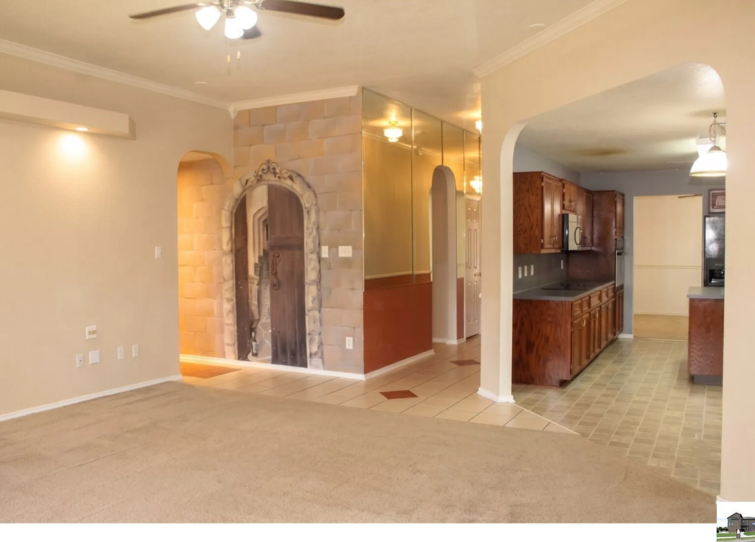 4 bed, 2.0 bath, 2186 sqft, $1,700 — Photo 3