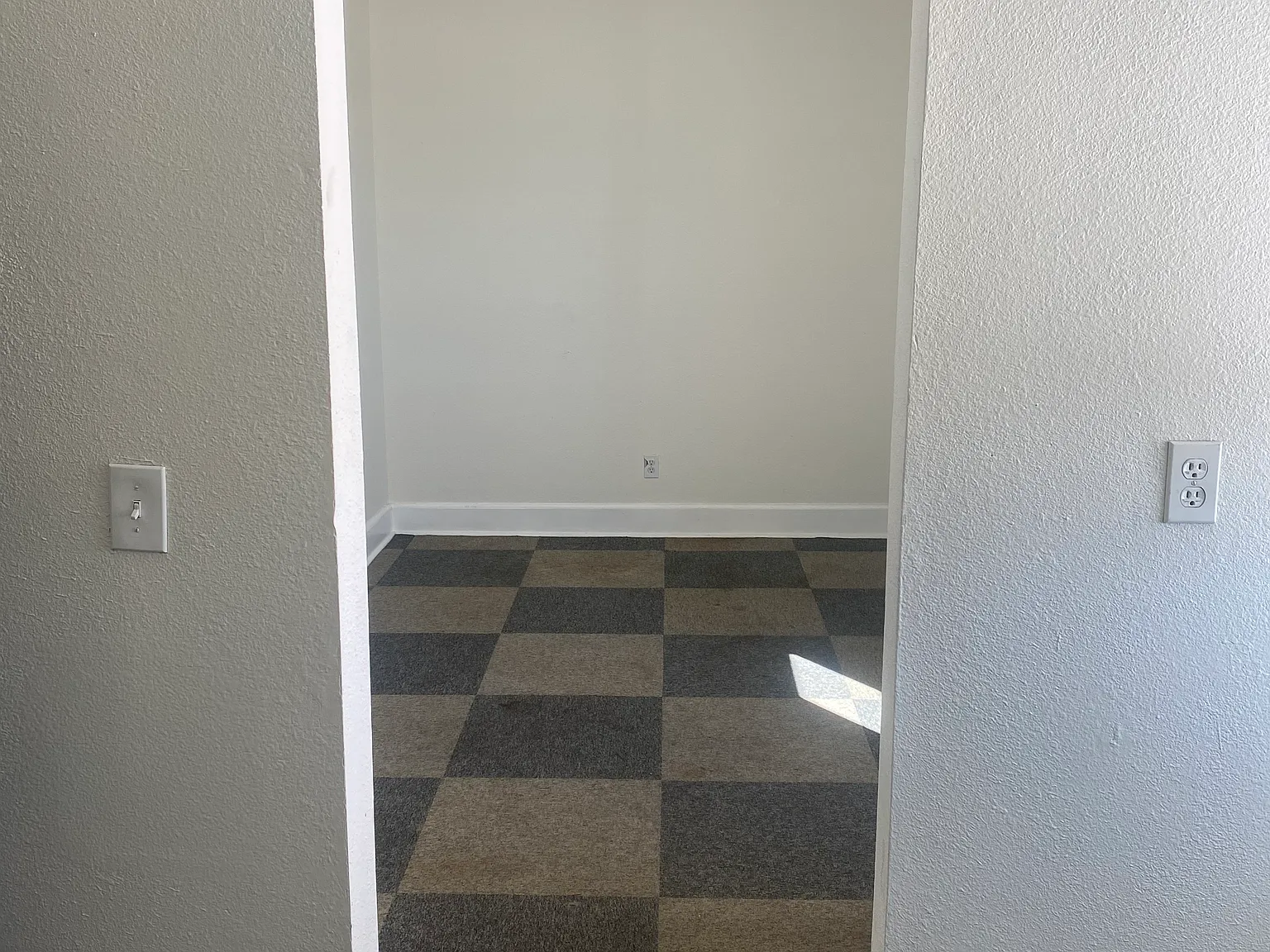 Studio, 300 sqft, $795 — Photo 4