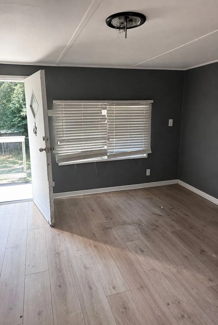 1 Oak Street Colbert LLC — Photo 2