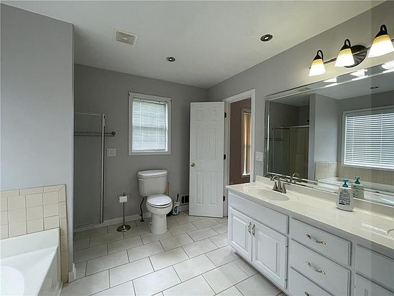 5th image of 2204 Brandon Ln SW