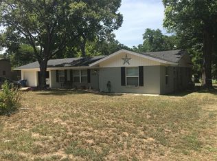 522 Colonial Dr, Athens, TX 75751