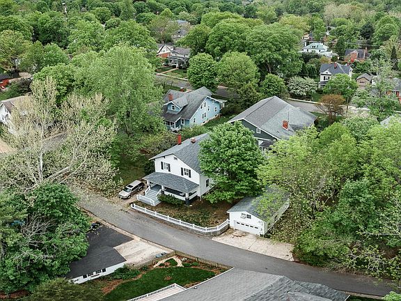 3rd image of 15 Westside Ct