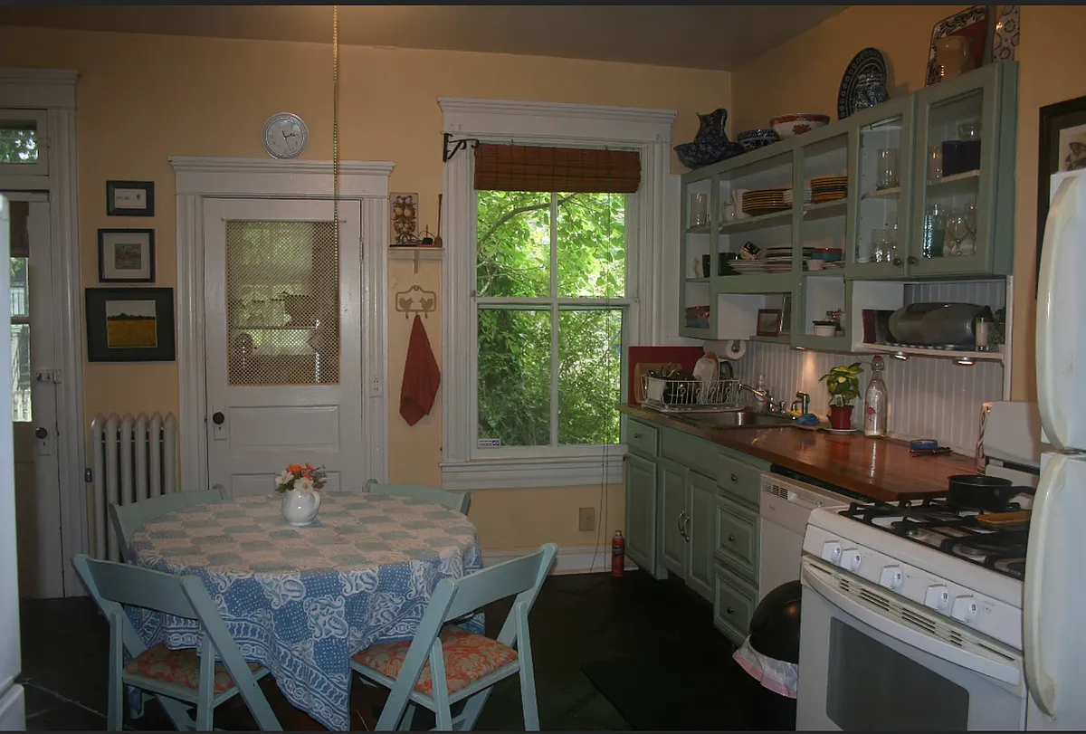 Building Photo - 305 Birkwood Pl