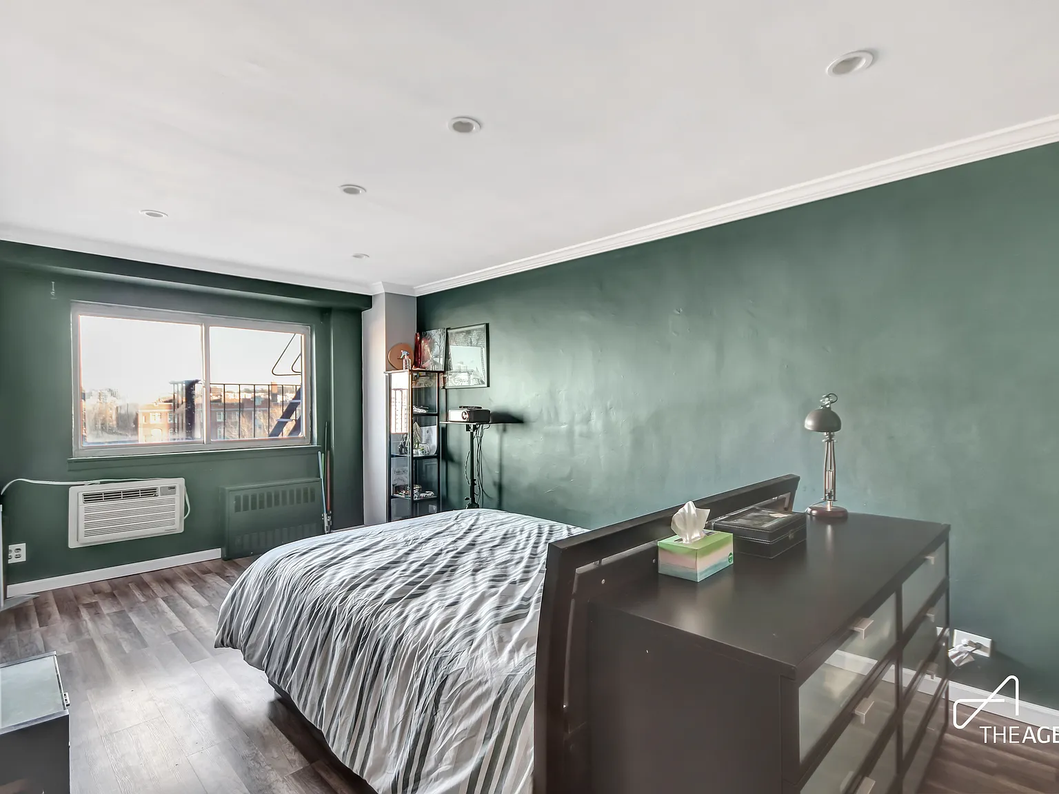 3240 Riverdale Avenue — Photo 4