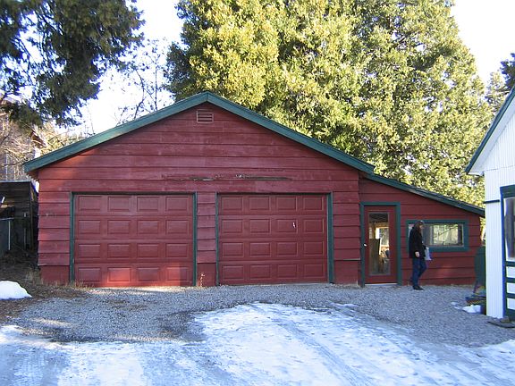 3rd image of 624 S Mount Shasta Blvd