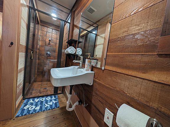 5th image of 4320 Watkins Dr #2