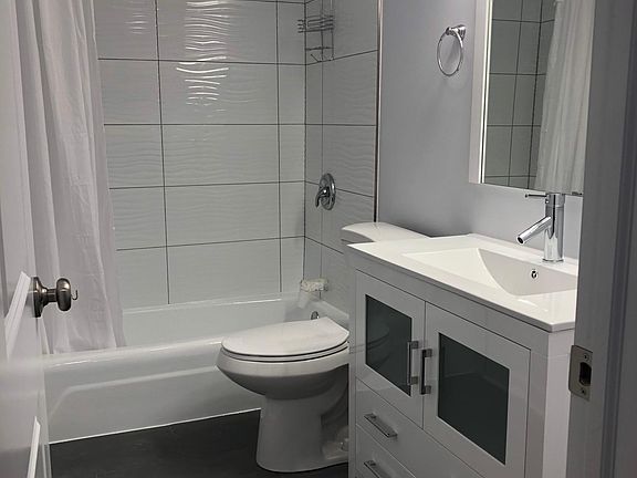 5th image of 5430 N Western Ave #1F