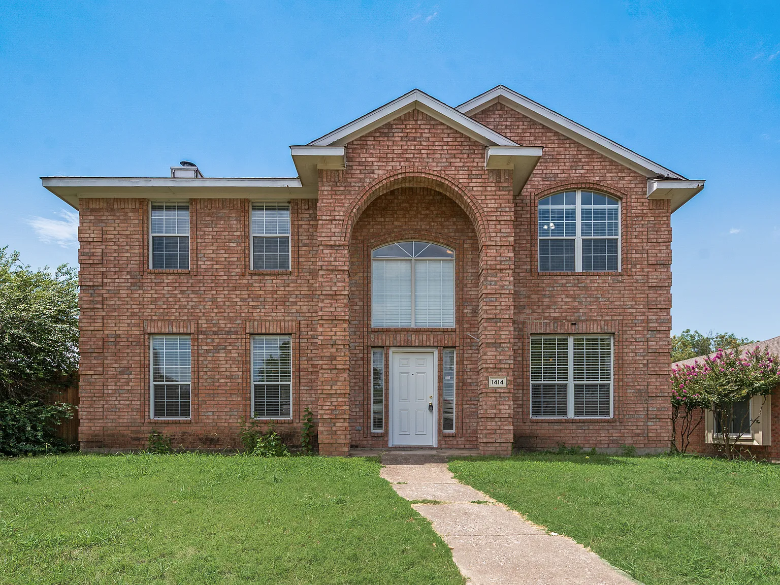 4 bed, 2.5 bath, 2364 sqft, $2,795 — Photo 2