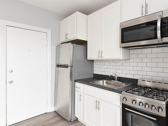 3rd image of 4756 N Maplewood Unit 113
