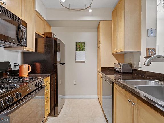 4th image of 851 N Glebe Rd APT 909