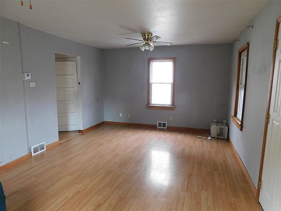5th image of 50 Baxter St