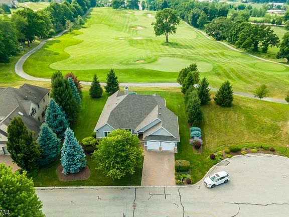 2nd image of 25 Country Ln
