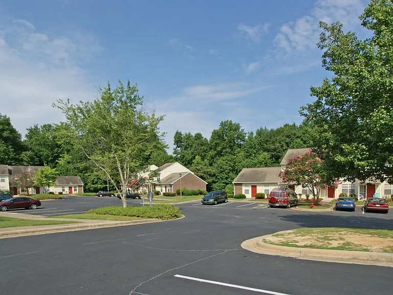 Conway Park Apartments — Photo 11