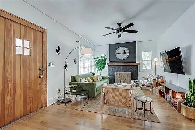 3353 Myrtle St — Photo 3