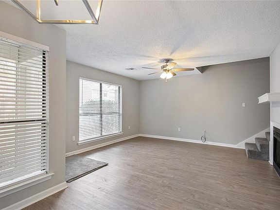 4th image of 101 Pineridge West Dr #101