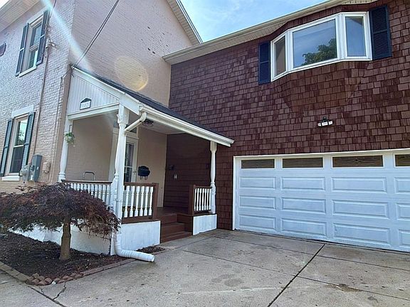 4th image of 102 E Main St