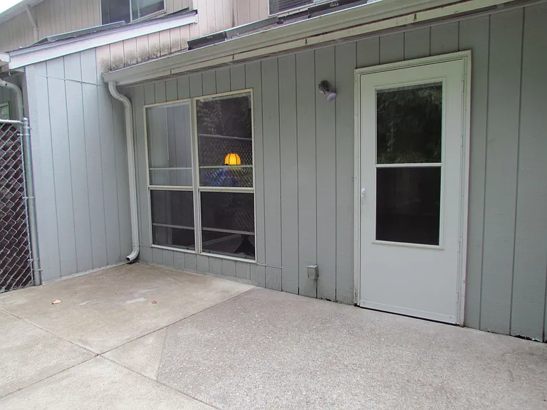 1109 Schurman Rd S — Photo 12
