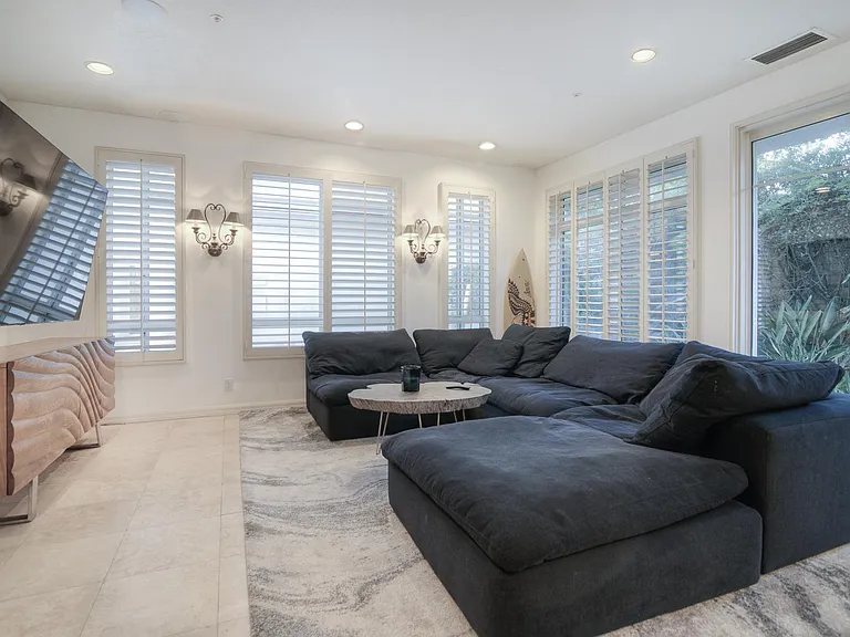 179 Mesa Dr — Photo 4