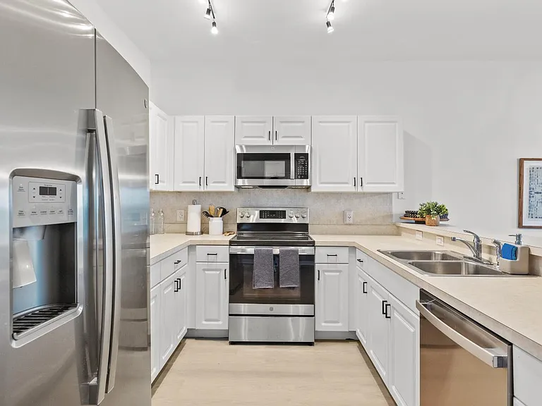 3137 Sun Lake Ct #B — Photo 15