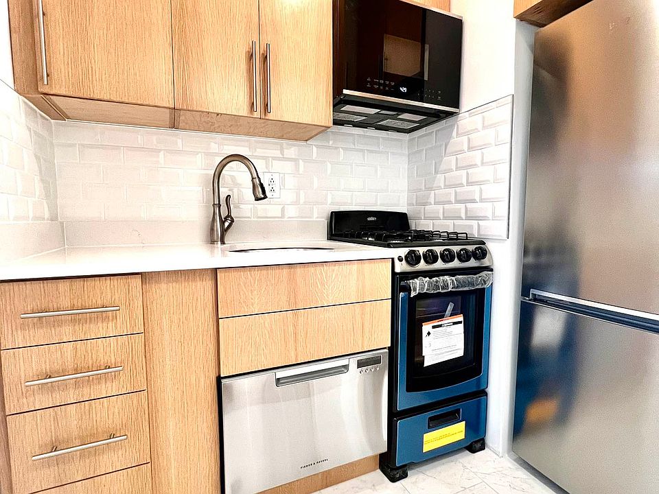 2nd image of 420 E 79th St APT 16F