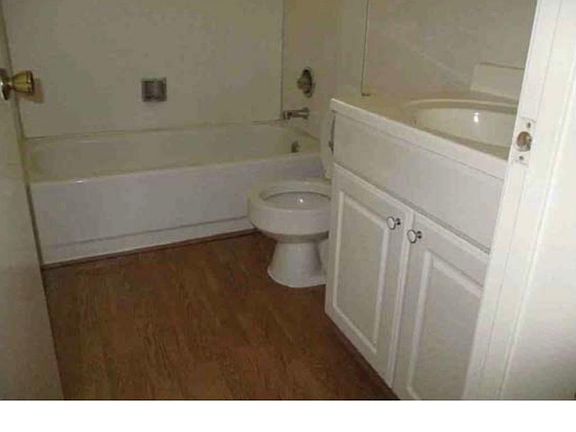 3rd image of 8816 La Riviera Dr Unit D