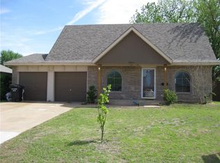 1004 Eagle Dr, Moore, OK 73160