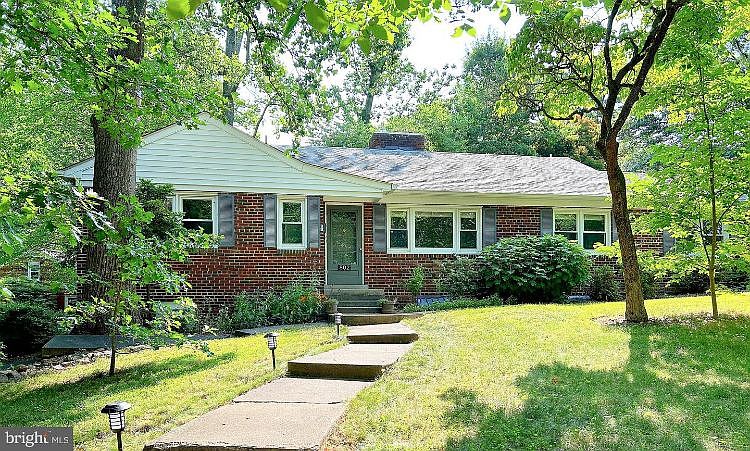 1st image of 802 Ridge Pl