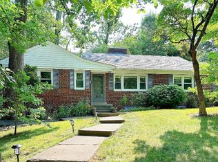 802 Ridge Pl, Falls Church, VA 22046