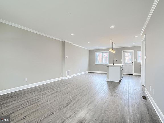 5th image of 615 Ponca St