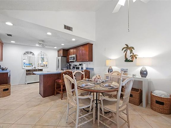 4th image of 5617 Foxlake Dr