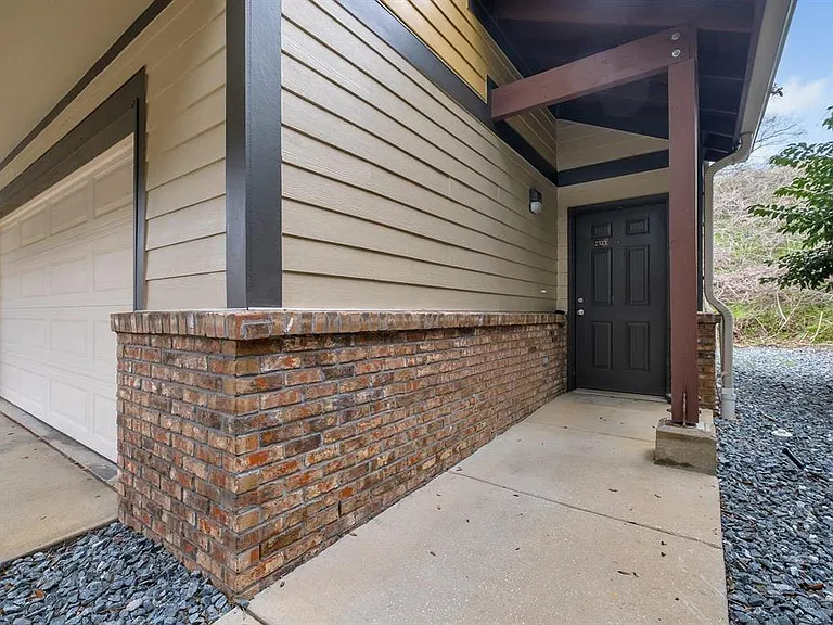2322 Timber Oaks Ln — Photo 2