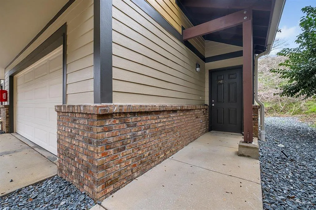 Building Photo - 2322 Timber Oaks Ln