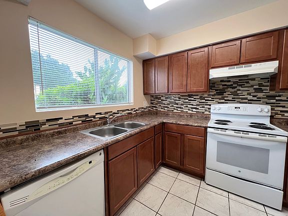 3rd image of 12114 Napiers Cir #12114
