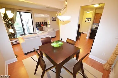 1 bed, 1022 sqft, $2,200 — Photo 4
