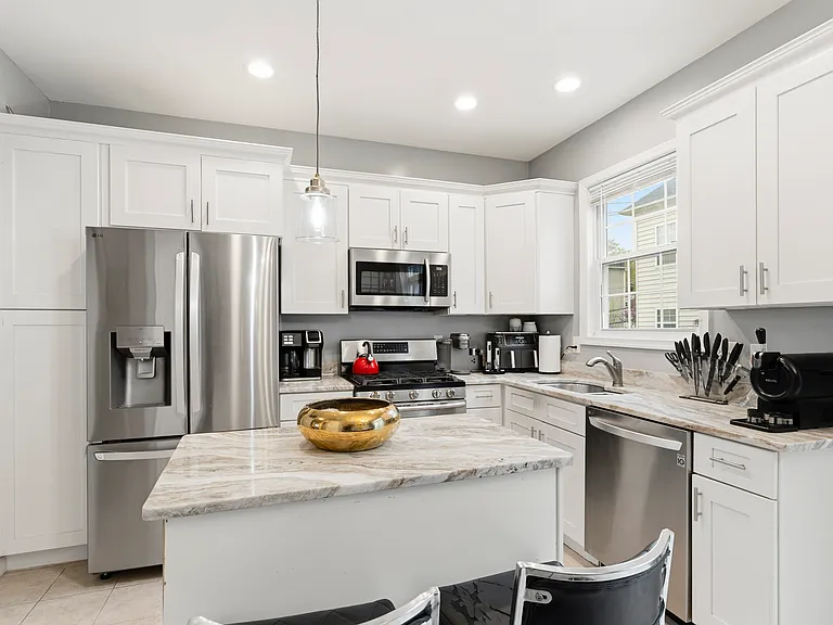 4285 S Capitol St SW — Photo 5