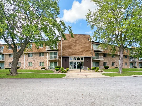 3240 N Manor Dr APT 315, Lansing, IL 60438