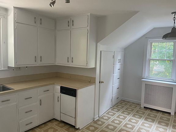4th image of 222 Glen Ave #2