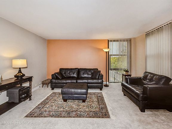3rd image of 3021 S Michigan Ave Unit 407