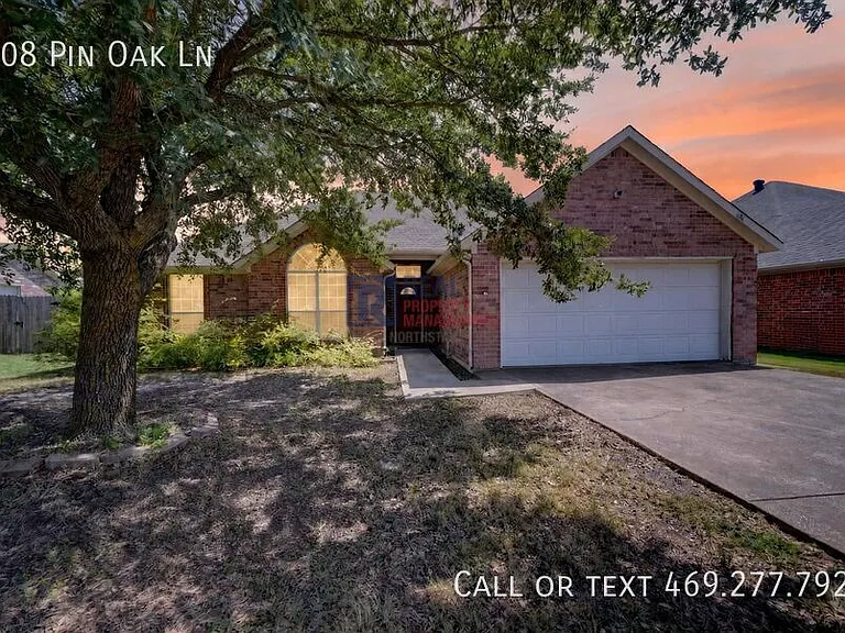 308 Pin Oak Ln — Photo 2