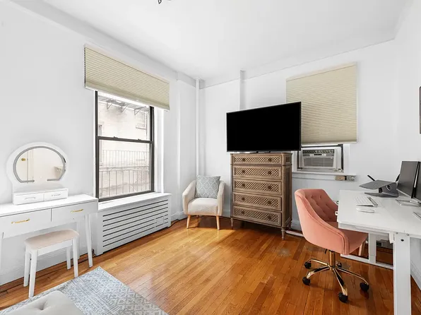 250 West 22nd Street 2C image 9 of 10