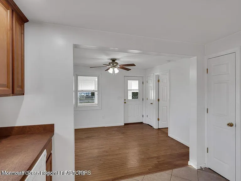 1708 Lake Dr — Photo 29