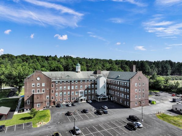 900 W Market St #212