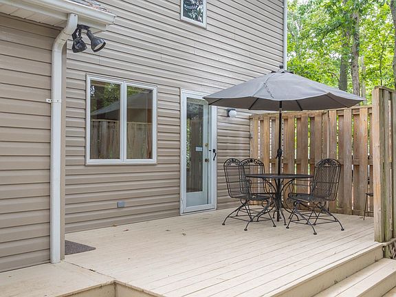 4th image of 35 Sandalwood Dr